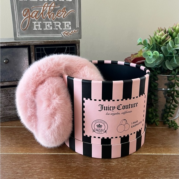 New Juicy Couture Light Pink Earmuffs Fluffy Faux Fur Winter Warm Cute - Picture 2 of 5